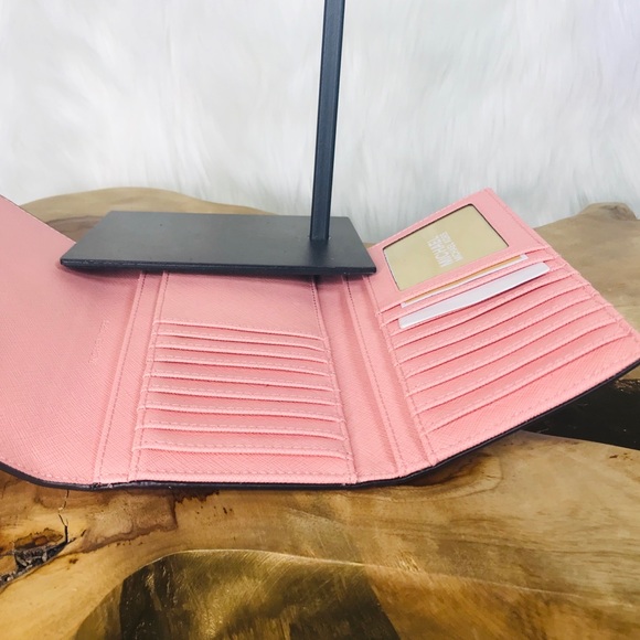 Michael Kors Jet Set Large Trifold Wallet - Picture 6 of 8